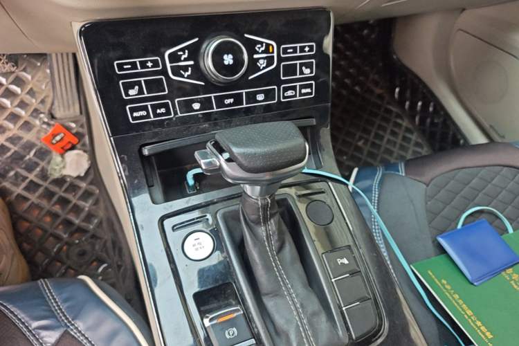 Used Hongqi H5 2018 30TD Smart Connect Dynamic Edition Gear Lever