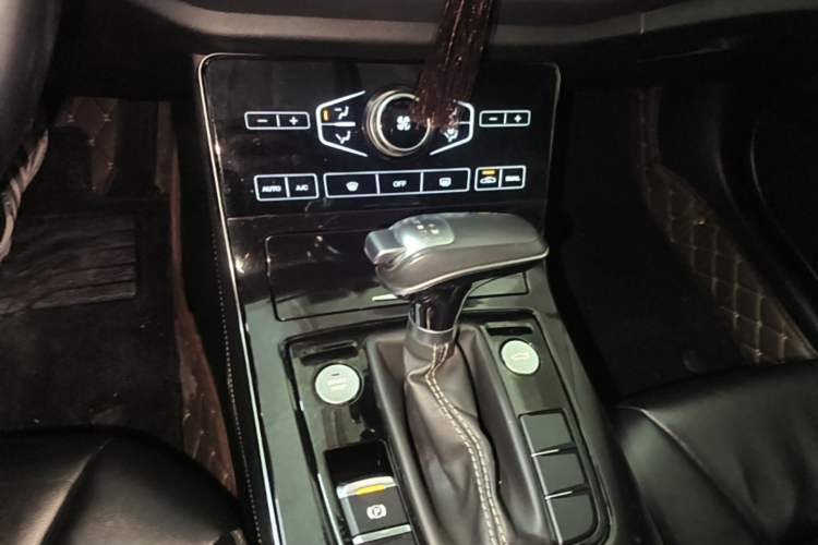 Used Hongqi H5 2018 30TD Dynamic Edition Gear Lever