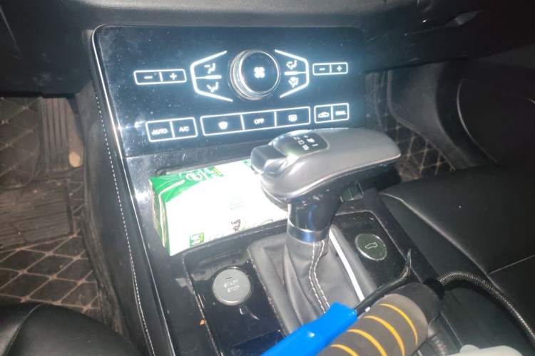 Used Hongqi H5 2018 30TD Dynamic Edition Gear Lever
