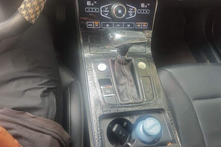 Used Hongqi H5 2018 30TD Dynamic Edition Gear Lever
