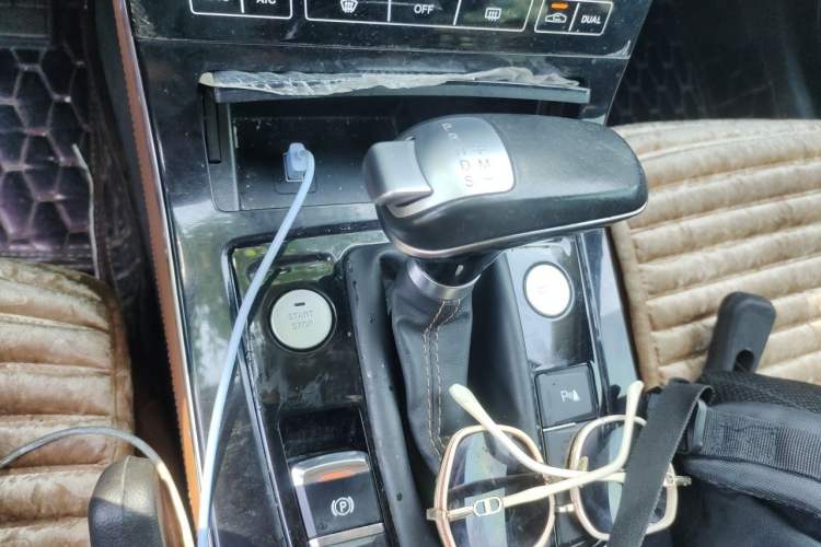 Used Hongqi H5 2018 30TD Smart Connect Dynamic Edition Gear Lever