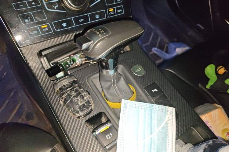 Used Hongqi H5 2018 30TD Smart Connect Dynamic Edition Gear Lever