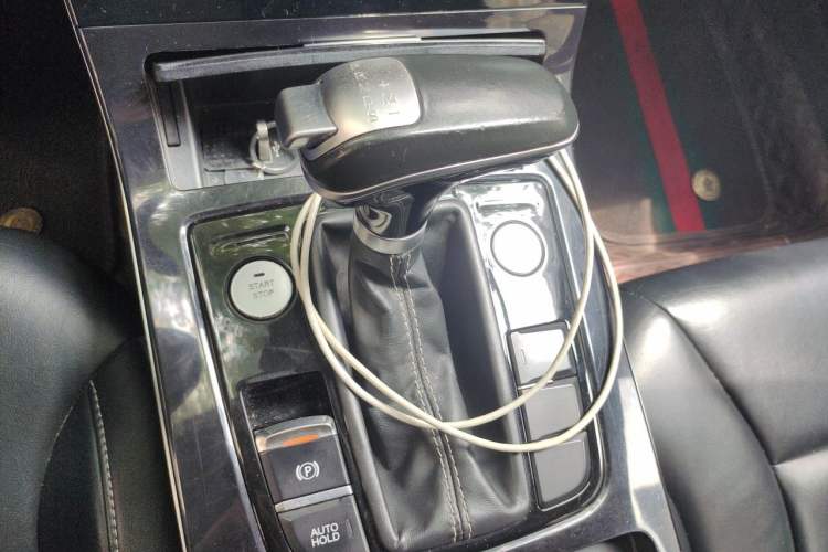 Used Hongqi H5 2018 30TD Smart Connect Dynamic Edition Gear Lever