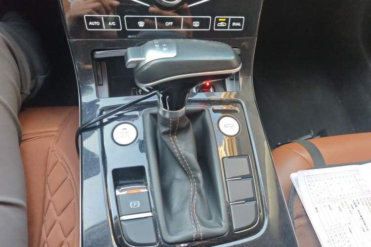 Used Hongqi H5 2018 30TD Dynamic Edition Gear Lever
