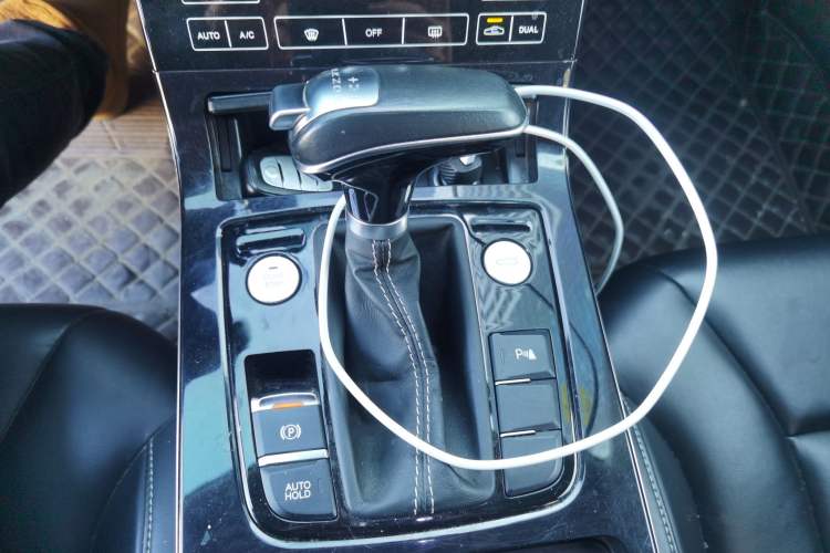 Used Hongqi H5 2018 30TD Smart Connect Dynamic Edition Gear Lever