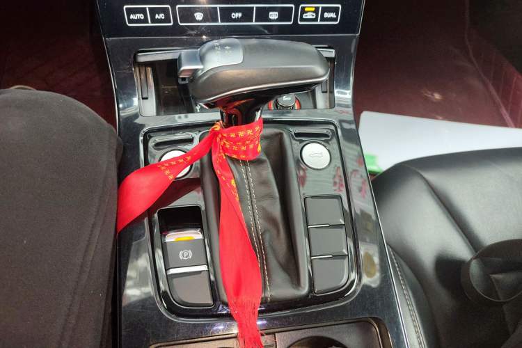 Used Hongqi H5 2018 30TD Dynamic Edition Gear Lever