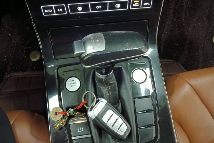 Used Hongqi H5 2018 30TD Dynamic Edition Gear Lever