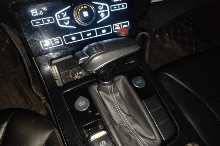 Used Hongqi H5 2018 30TD Dynamic Edition Gear Lever
