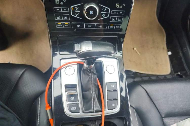 Used Hongqi H5 2018 30TD Smart Connect Dynamic Edition Gear Lever