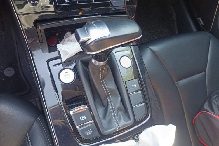 Used Hongqi H5 2018 30TD Smart Connect Dynamic Edition Gear Lever