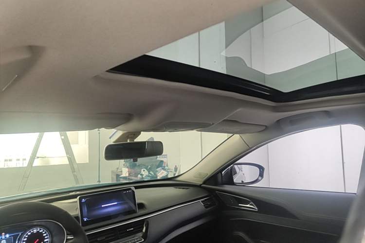 Used Hongqi H5 2018 30TD Dynamic Edition Headliner