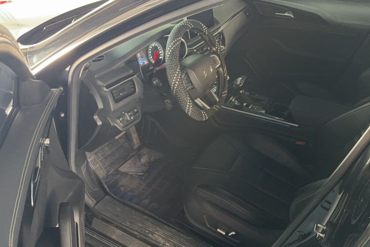 Used Hongqi H5 2018 30TD Smart Connect Dynamic Edition Interior 2