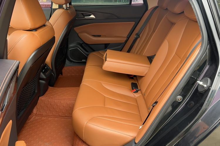 Used Hongqi H5 2018 30TD Smart Connect Dynamic Edition Interior 3