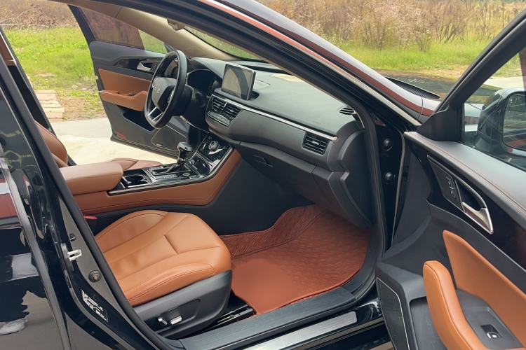 Used Hongqi H5 2018 30TD Smart Connect Dynamic Edition Interior 4