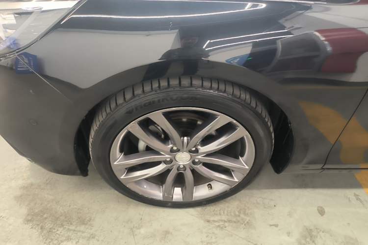 Used Hongqi H5 2018 30TD Smart Connective Dynamic 60th Anniversary Edition Left Front Wheel Hub