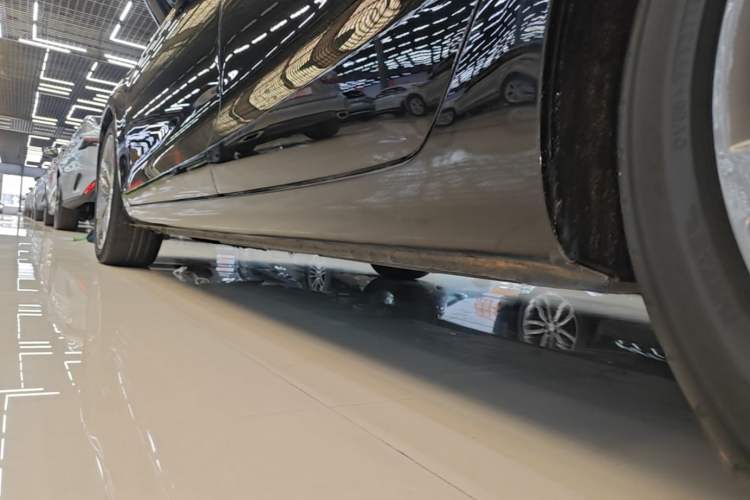 Used Hongqi H5 2018 30TD Smart Connective Dynamic 60th Anniversary Edition Left Side Sill