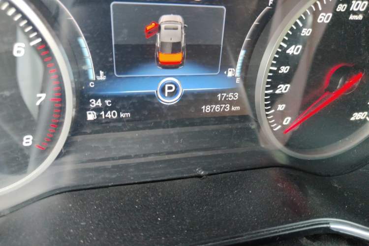 Used Hongqi H5 2018 30TD Dynamic Edition Odometer Close Up