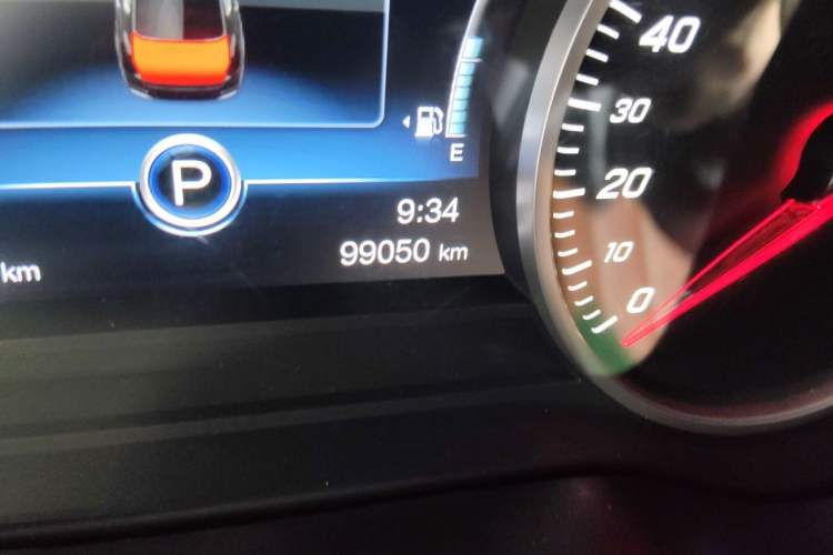 Used Hongqi H5 2018 30TD Dynamic Edition Odometer Close Up