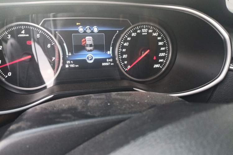 Used Hongqi H5 2018 30TD Dynamic Edition Odometer Close Up