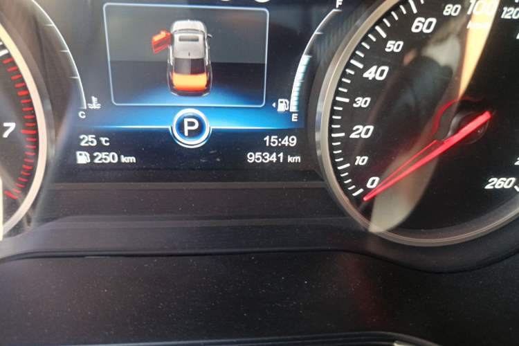 Used Hongqi H5 2018 30TD Smart Connect Dynamic Edition Odometer Close Up