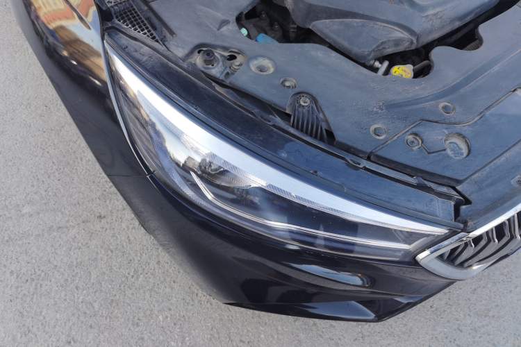 Used Hongqi H5 2018 30TD Smart Connect Dynamic Edition Right Front Headlight