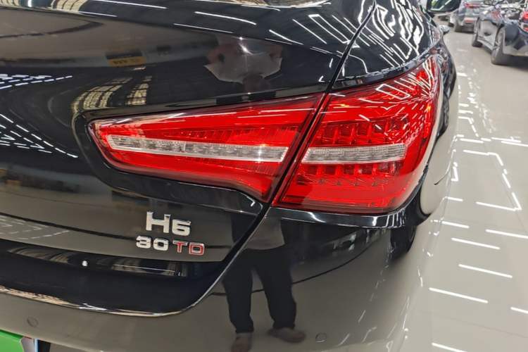 Used Hongqi H5 2018 30TD Smart Connective Dynamic 60th Anniversary Edition Right Rear Taillight