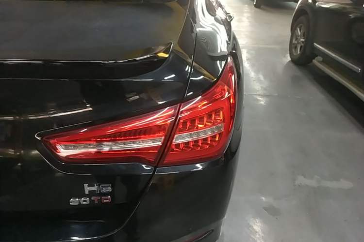 Used Hongqi H5 2018 30TD Dynamic Edition Right Rear Taillight