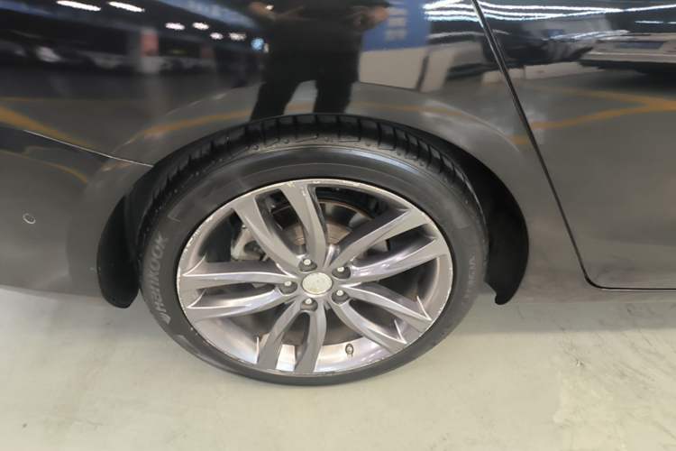 Used Hongqi H5 2018 30TD Smart Connective Dynamic 60th Anniversary Edition Right Rear Wheel Hub