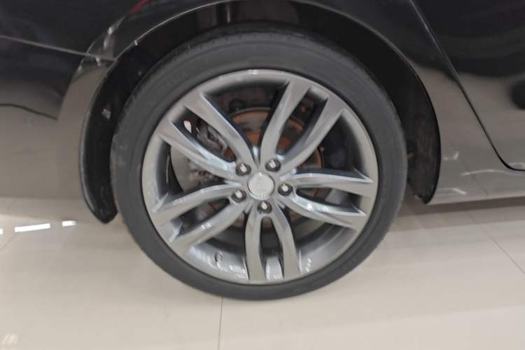 Used Hongqi H5 2018 30TD Smart Connective Dynamic 60th Anniversary Edition Right Rear Wheel Hub