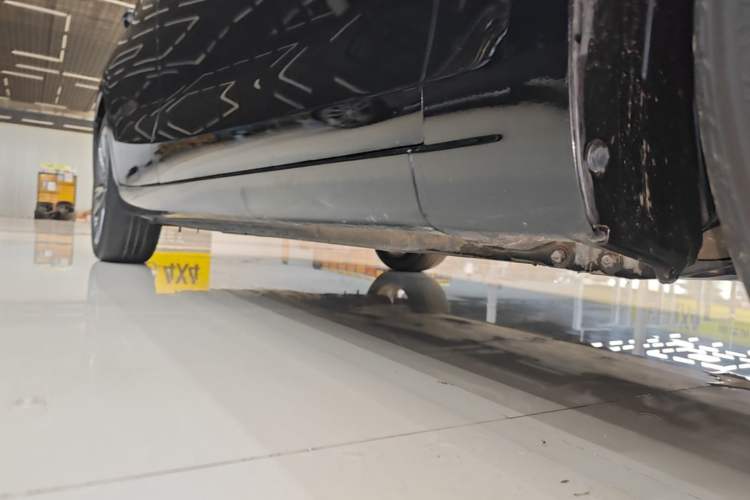 Used Hongqi H5 2018 30TD Smart Connective Dynamic 60th Anniversary Edition Right Side Sill