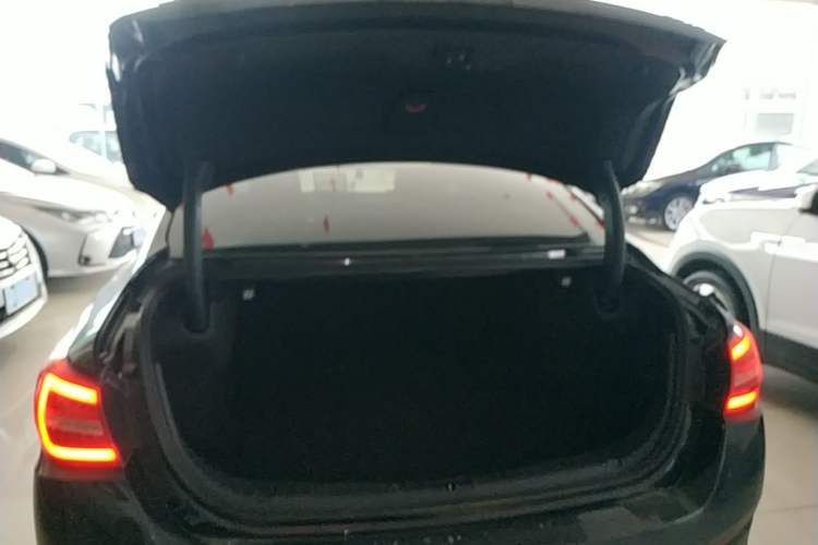 Used Hongqi H5 2018 30TD Smart Connect Dynamic Edition Trunk