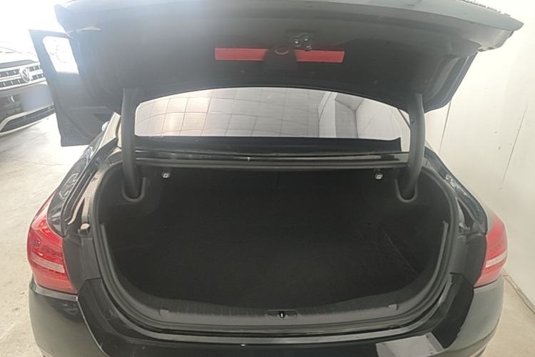 Used Hongqi H5 2018 30TD Dynamic Edition Trunk