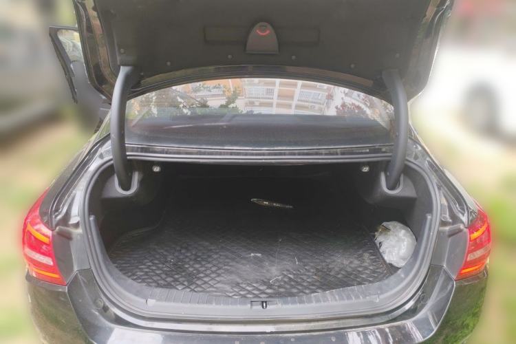 Used Hongqi H5 2018 30TD Dynamic Edition Trunk