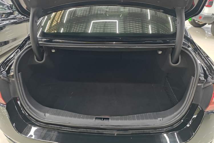 Used Hongqi H5 2018 30TD Smart Connect Dynamic Edition Trunk