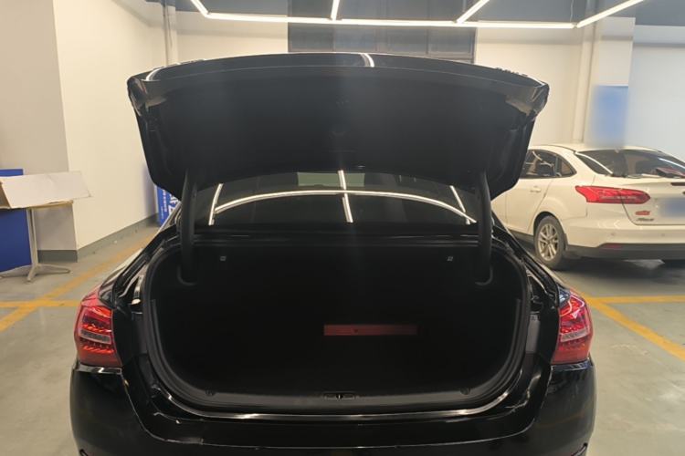 Used Hongqi H5 2018 30TD Smart Connective Dynamic 60th Anniversary Edition Trunk