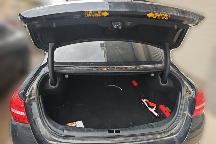 Used Hongqi H5 2018 30TD Smart Connect Dynamic Edition Trunk