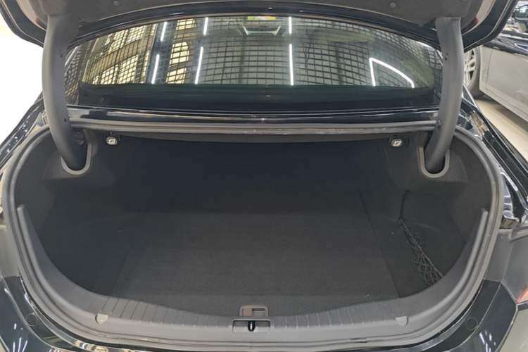 Used Hongqi H5 2018 30TD Smart Connective Dynamic 60th Anniversary Edition Trunk