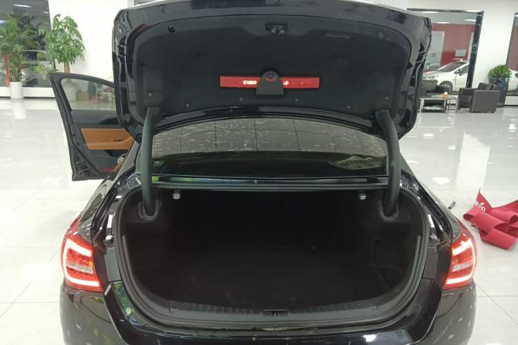 Used Hongqi H5 2018 30TD Dynamic Edition Trunk