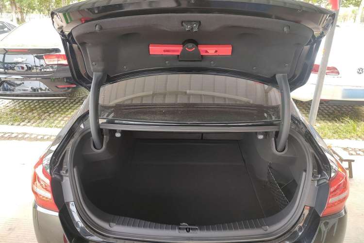 Used Hongqi H5 2018 30TD Dynamic Edition Trunk