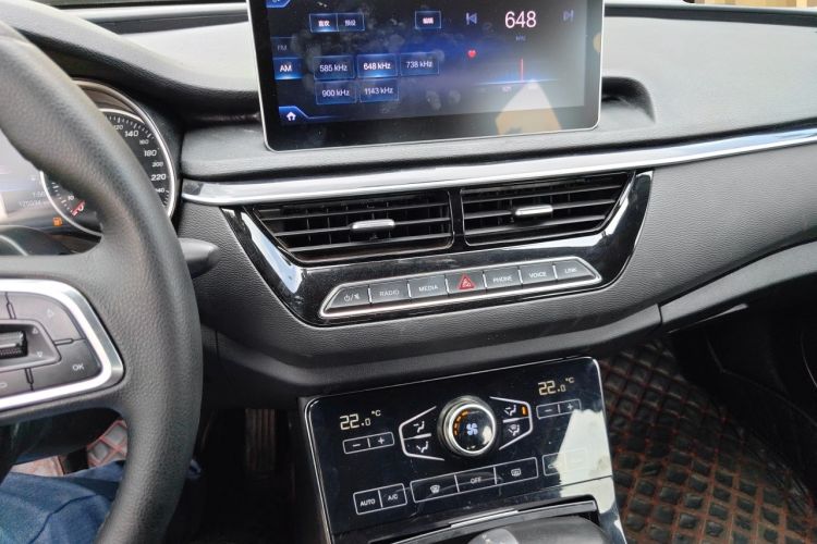 Used Hongqi H5 2018 30TD Smart Connect Dynamic Edition Audio And AC Panel
