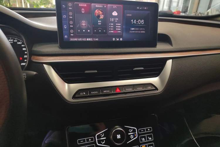 Used Hongqi H5 2018 30TD Smart Connect Dynamic Edition Audio And AC Panel