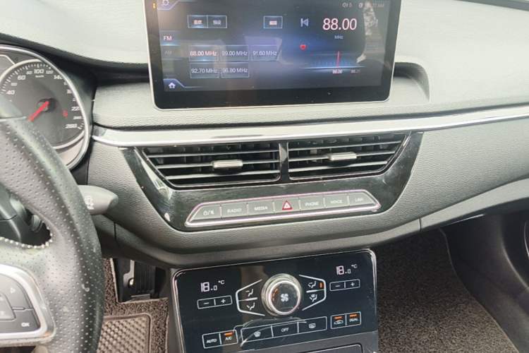 Used Hongqi H5 2018 30TD Dynamic Edition Audio And AC Panel