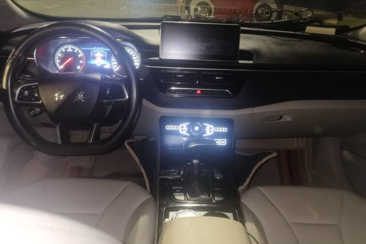 Used Hongqi H5 2018 30TD Smart Connect Dynamic Edition Center Console
