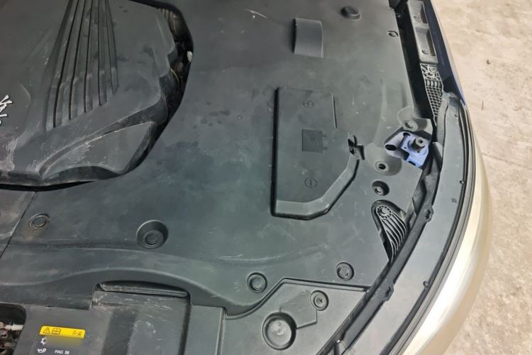 Used Hongqi H5 2018 30TD Dynamic Edition Engine Bay Left