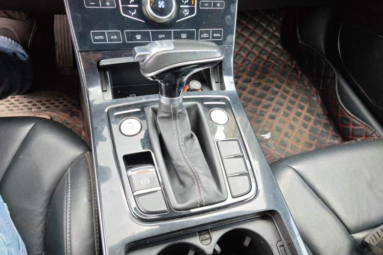 Used Hongqi H5 2018 30TD Smart Connect Dynamic Edition Gear Lever