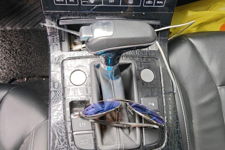 Used Hongqi H5 2018 30TD Smart Connect Dynamic Edition Gear Lever