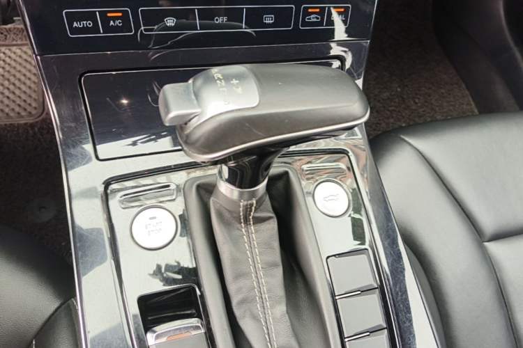 Used Hongqi H5 2018 30TD Dynamic Edition Gear Lever