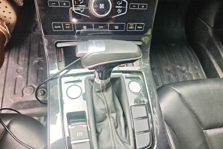 Used Hongqi H5 2018 30TD Dynamic Edition Gear Lever