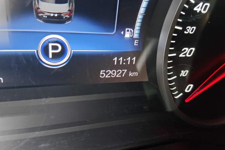 Used Hongqi H5 2018 30TD Smart Connect Dynamic Edition Odometer Close Up