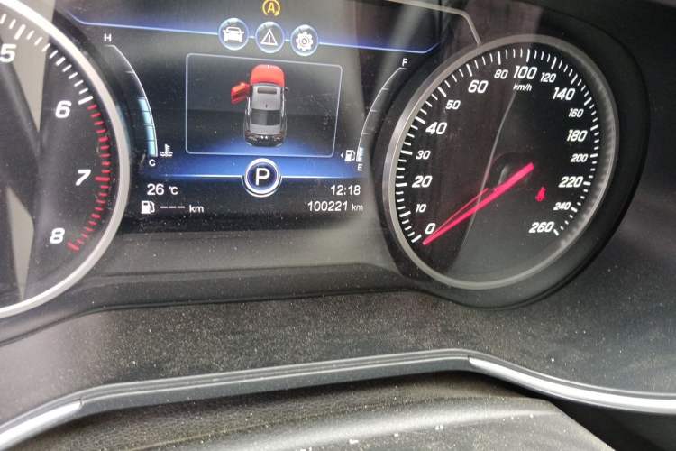 Used Hongqi H5 2018 30TD Dynamic Edition Odometer Close Up